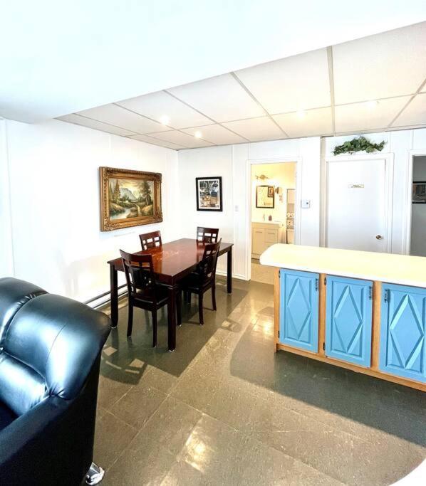 Les Appartements Du Vieil Edifice Metabetchouan-Lac-a-la-Croix ภายนอก รูปภาพ