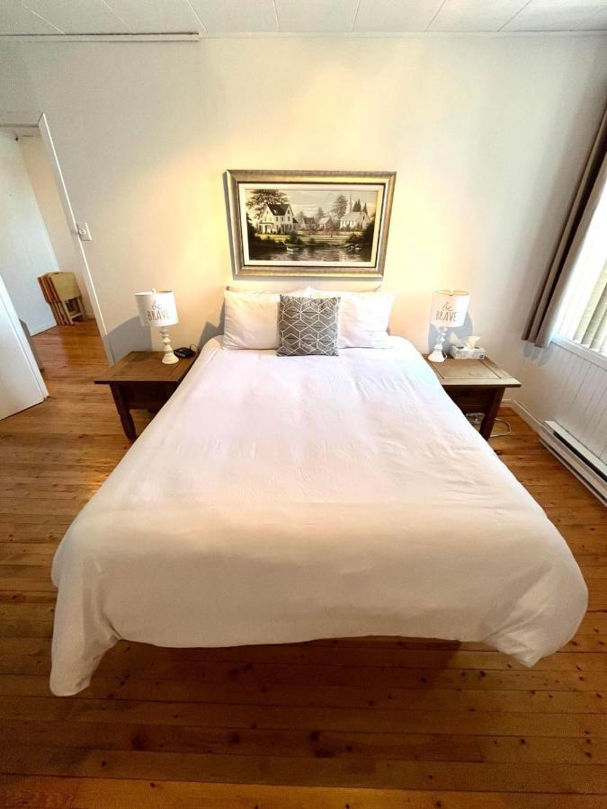 Les Appartements Du Vieil Edifice Metabetchouan-Lac-a-la-Croix ภายนอก รูปภาพ