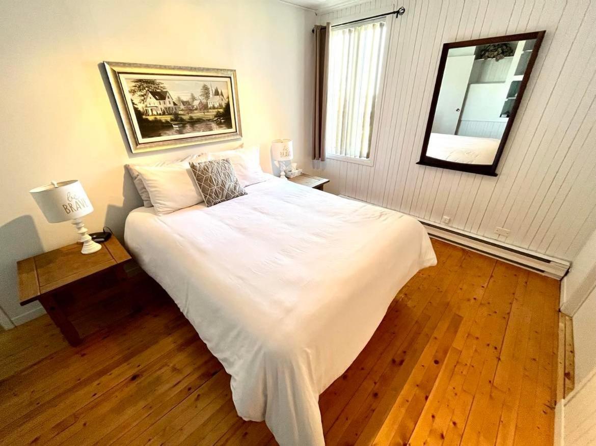 Les Appartements Du Vieil Edifice Metabetchouan-Lac-a-la-Croix ภายนอก รูปภาพ