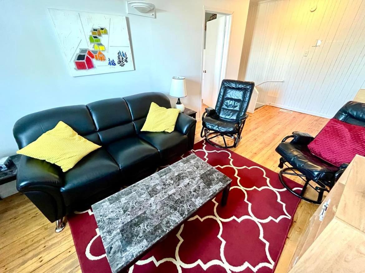 Les Appartements Du Vieil Edifice Metabetchouan-Lac-a-la-Croix ภายนอก รูปภาพ