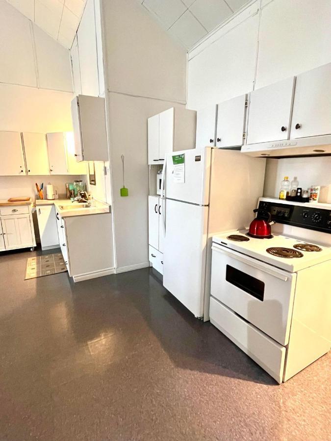 Les Appartements Du Vieil Edifice Metabetchouan-Lac-a-la-Croix ภายนอก รูปภาพ