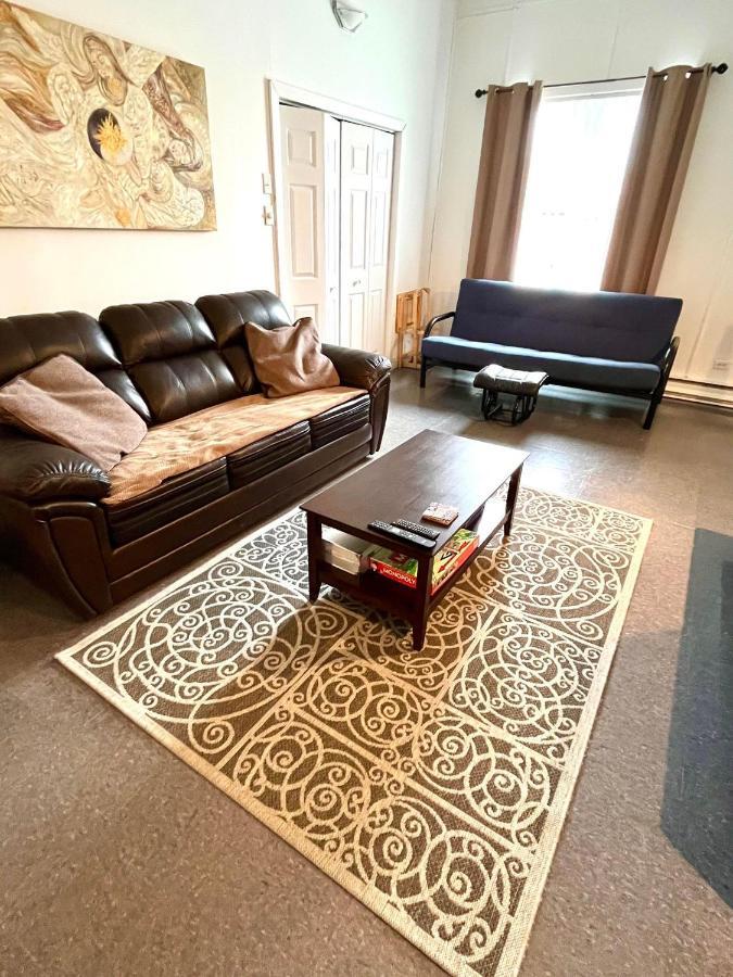 Les Appartements Du Vieil Edifice Metabetchouan-Lac-a-la-Croix ภายนอก รูปภาพ