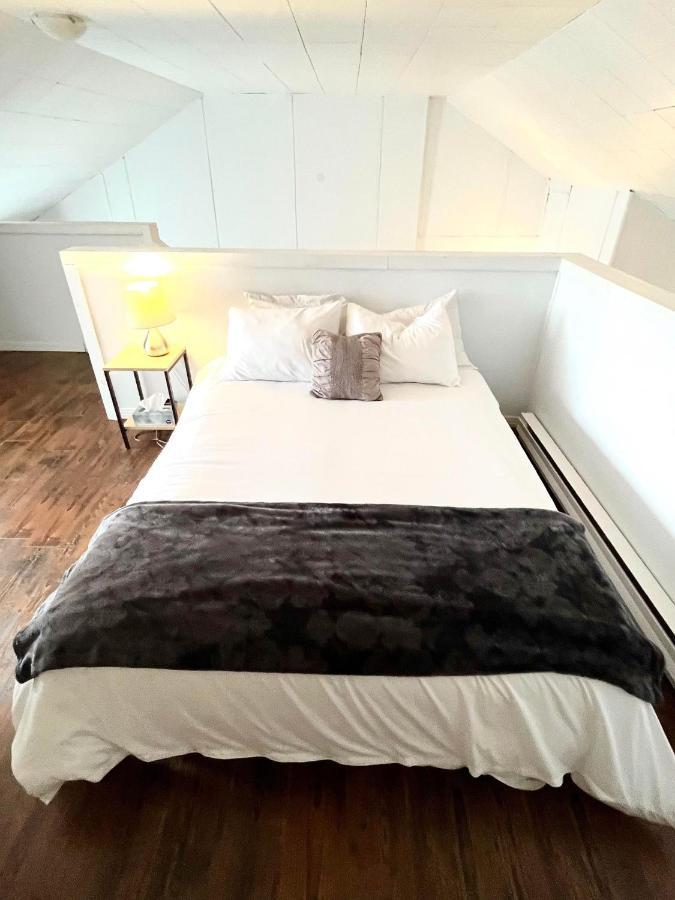 Les Appartements Du Vieil Edifice Metabetchouan-Lac-a-la-Croix ภายนอก รูปภาพ